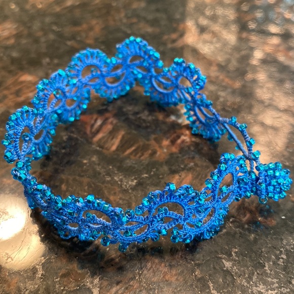 Jewelry - Brilliant blue beaded bracelet 💙